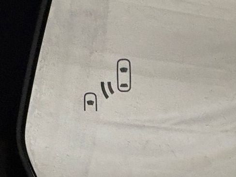 Used 2020 Toyota Highlander XLE image 14