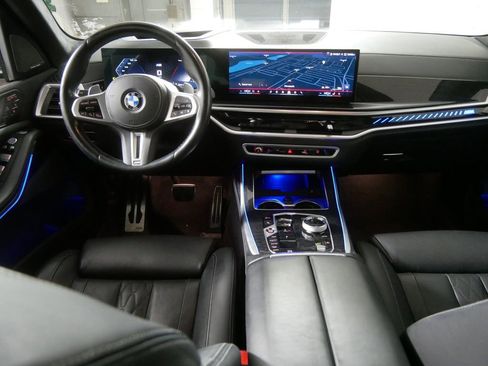 Used 2024 BMW X7 M60i AWD/4WD image 26