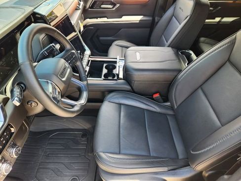 Used 2025 GMC Yukon Denali w/ Sun & Power Step Package AWD/4WD image 13