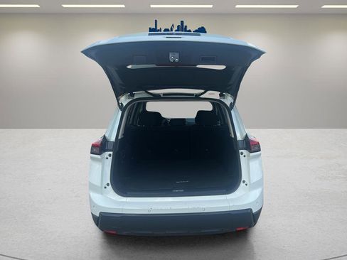 Used 2024 Nissan Rogue S FWD image 11