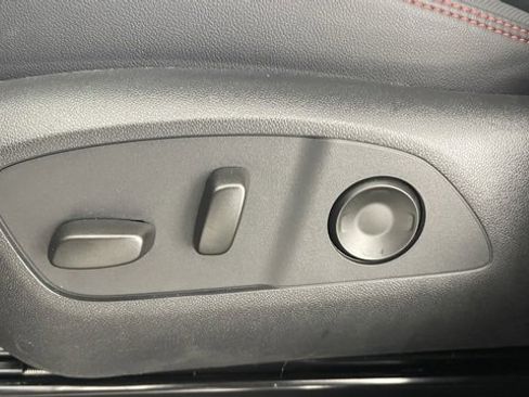 Used 2025 Chevrolet Traverse RS image 35