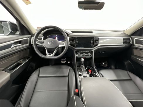 Used 2022 Volkswagen Atlas SEL R-Line image 2