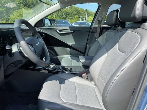 Certified 2025 Kia Niro SX Touring image 25