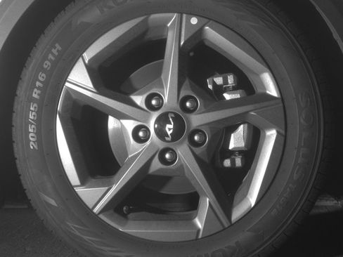 Used 2025 Kia K4 LXS image 13