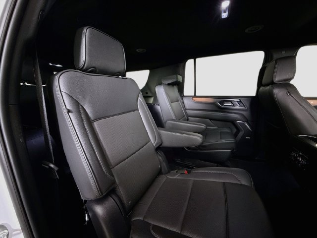 Used 2025 GMC Yukon XL Denali RWD image 26