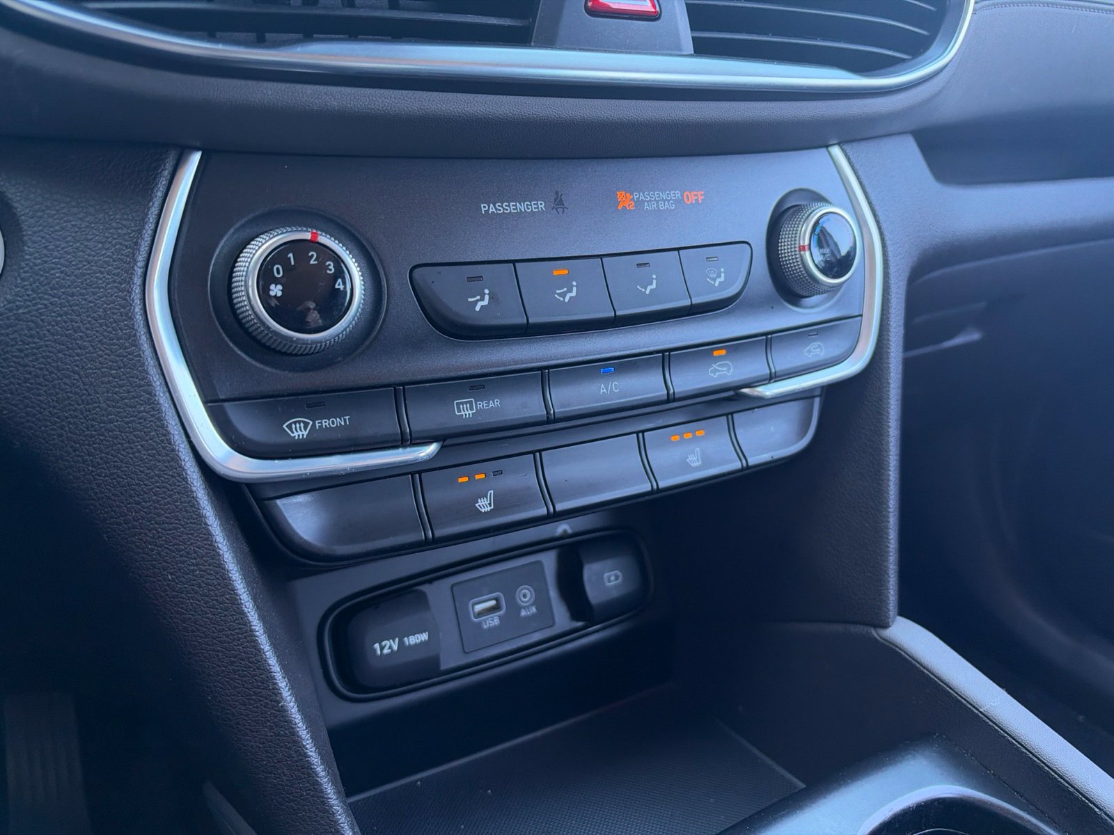 Used 2019 Hyundai Santa Fe SEL FWD image 16