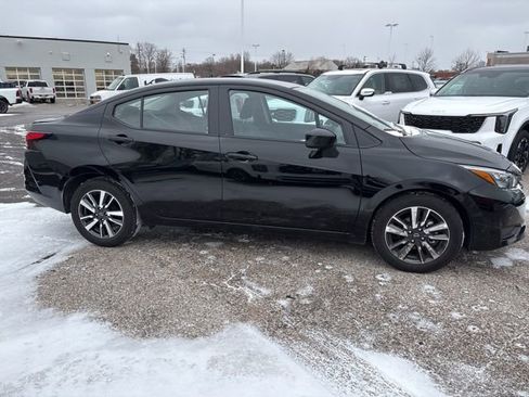 Used 2025 Nissan Versa SV image 4