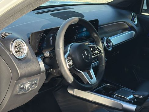 Used 2022 Mercedes-Benz GLB 250 4MATIC image 14