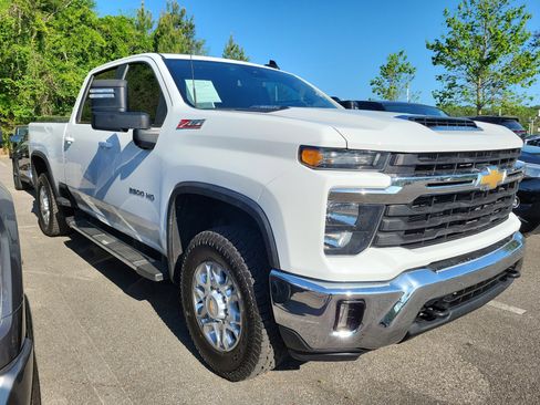 Used 2024 Chevrolet Silverado 2500 LT image 1