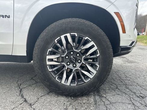 Used 2025 Chevrolet Suburban Z71 image 20