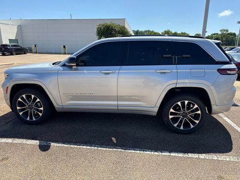 Used 2023 Jeep Grand Cherokee Overland RWD image 8