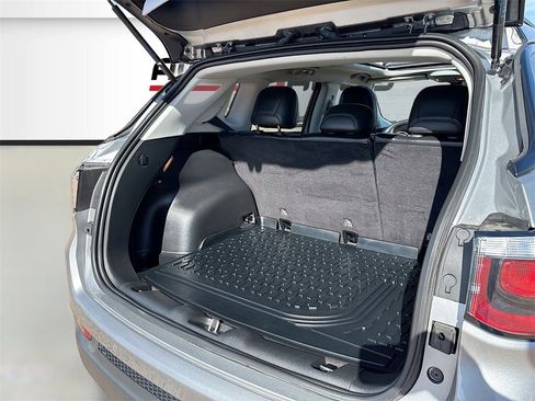 Used 2020 Jeep Compass Latitude image 24