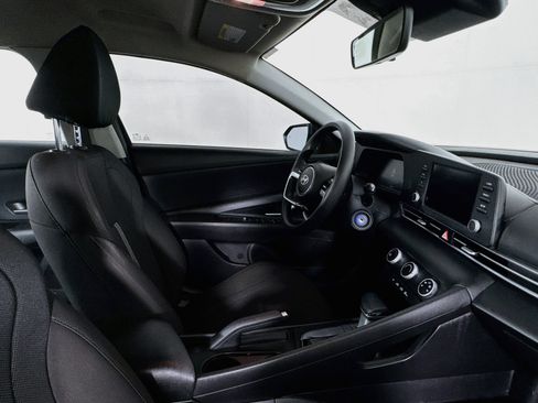 Used 2024 Hyundai Elantra SE FWD image 42
