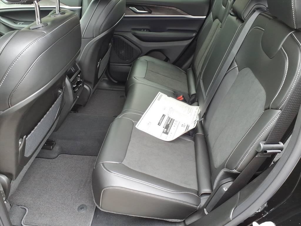 New 2027 Jeep Grand Cherokee Altitude AWD/4WD image 13
