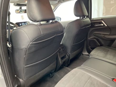 Used 2024 Mitsubishi Outlander SE Black Edition image 24