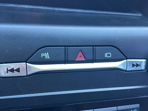 Used 2020 Ford Explorer Limited image 31