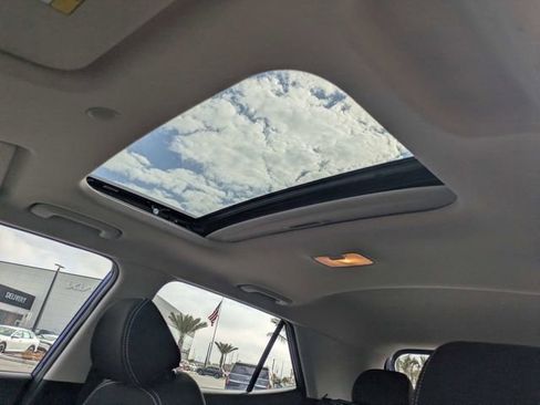 Used 2025 Hyundai Venue SEL image 20