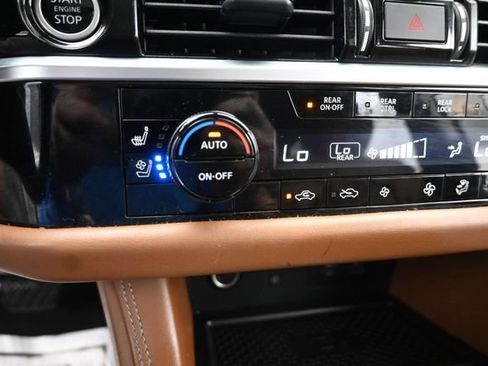 Used 2022 Nissan Pathfinder Platinum w/ Cargo Package AWD/4WD image 18