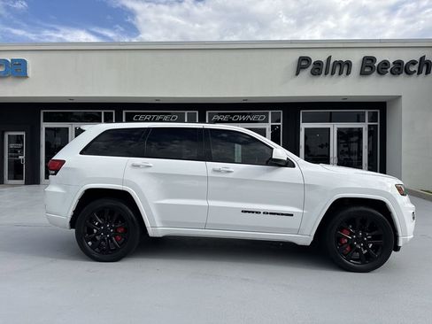 Used 2018 Jeep Grand Cherokee Altitude RWD image 23