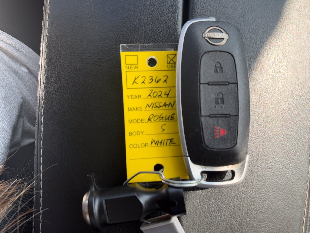 Used 2024 Nissan Rogue S AWD/4WD image 22