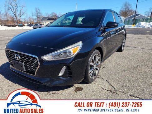 Used 2018 Hyundai Elantra GT image 1