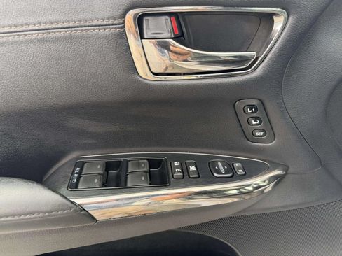 Used 2013 Toyota Avalon Limited FWD image 24