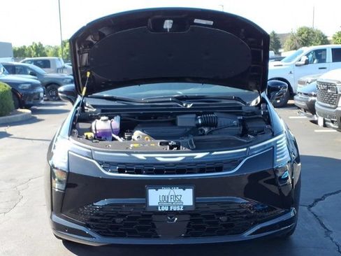 New 2027 Chrysler Pacifica Select AWD/4WD image 23