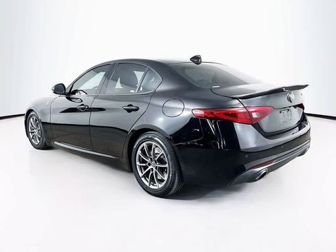 Used 2018 Alfa Romeo Giulia image 4