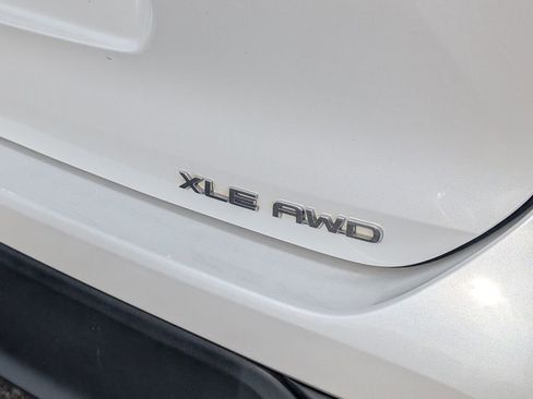 Used 2022 Toyota Highlander XLE image 27