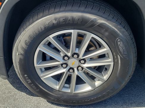 Used 2023 Chevrolet Traverse LT FWD image 8