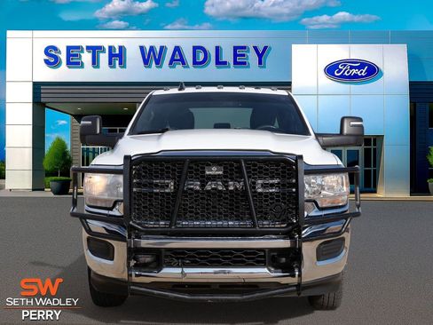 Used 2024 RAM 3500 Tradesman w/ Chrome Appearance Group image 4