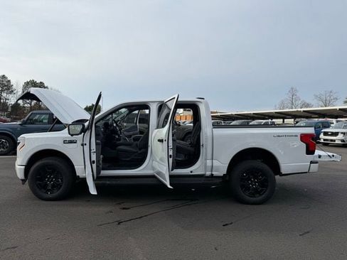 Used 2025 Ford F150 Lightning XLT AWD/4WD image 25