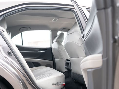 Used 2021 Toyota Camry SE FWD image 19