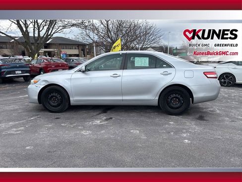 Used 2010 Toyota Camry LE image 8