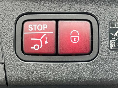 Used 2025 Mercedes-Benz GLE 350 4MATIC image 11