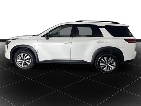 Used 2026 Nissan Pathfinder SL AWD/4WD image 2