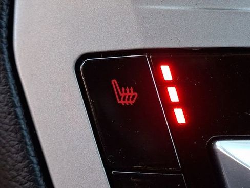 Certified 2022 Ford Explorer XLT w/ Equipment Group 202A image 25