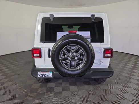 Used 2026 Jeep Wrangler Unlimited Sport AWD/4WD image 5