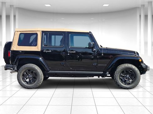 Used 2016 Jeep Wrangler Unlimited Sahara image 2