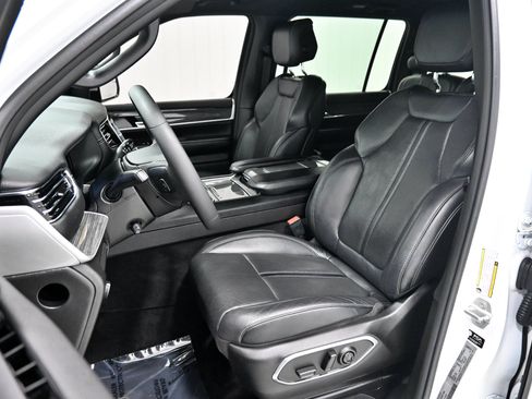 Used 2022 Jeep Wagoneer Series III AWD/4WD image 6