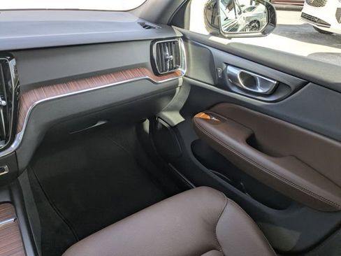 Certified 2025 Volvo V60 B5 Cross Country Plus image 22