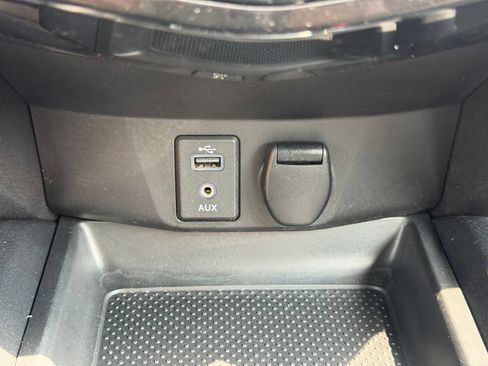 Used 2017 Nissan Rogue S AWD/4WD image 3