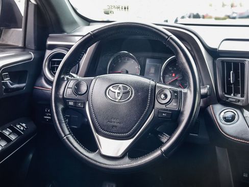 Certified 2018 Toyota RAV4 SE image 18