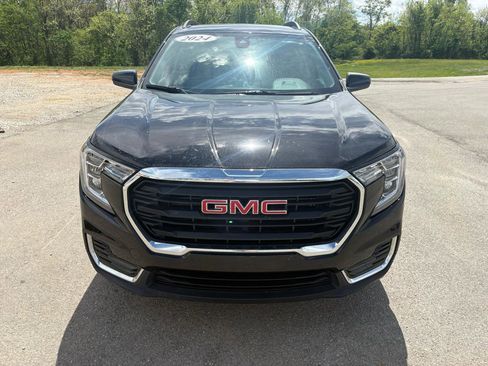 Used 2024 GMC Terrain SLE w/ Driver Convenience Package image 8