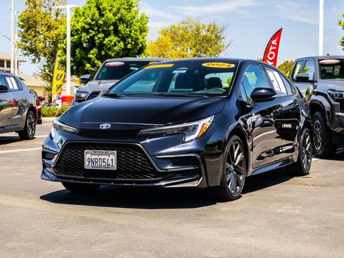 Used 2024 Toyota Corolla SE FWD image 3