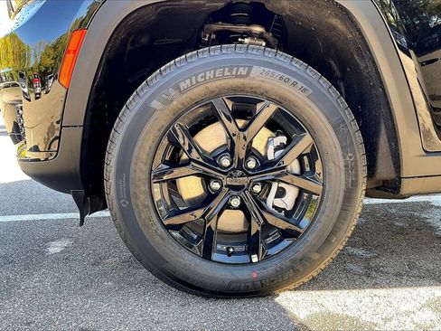 New 2025 Jeep Grand Cherokee L Altitude image 12