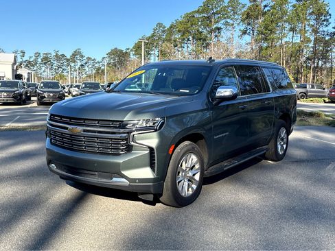 Used 2023 Chevrolet Suburban Premier image 3