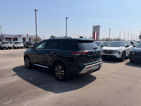 Used 2024 Nissan Pathfinder Platinum w/ Cargo Package image 5