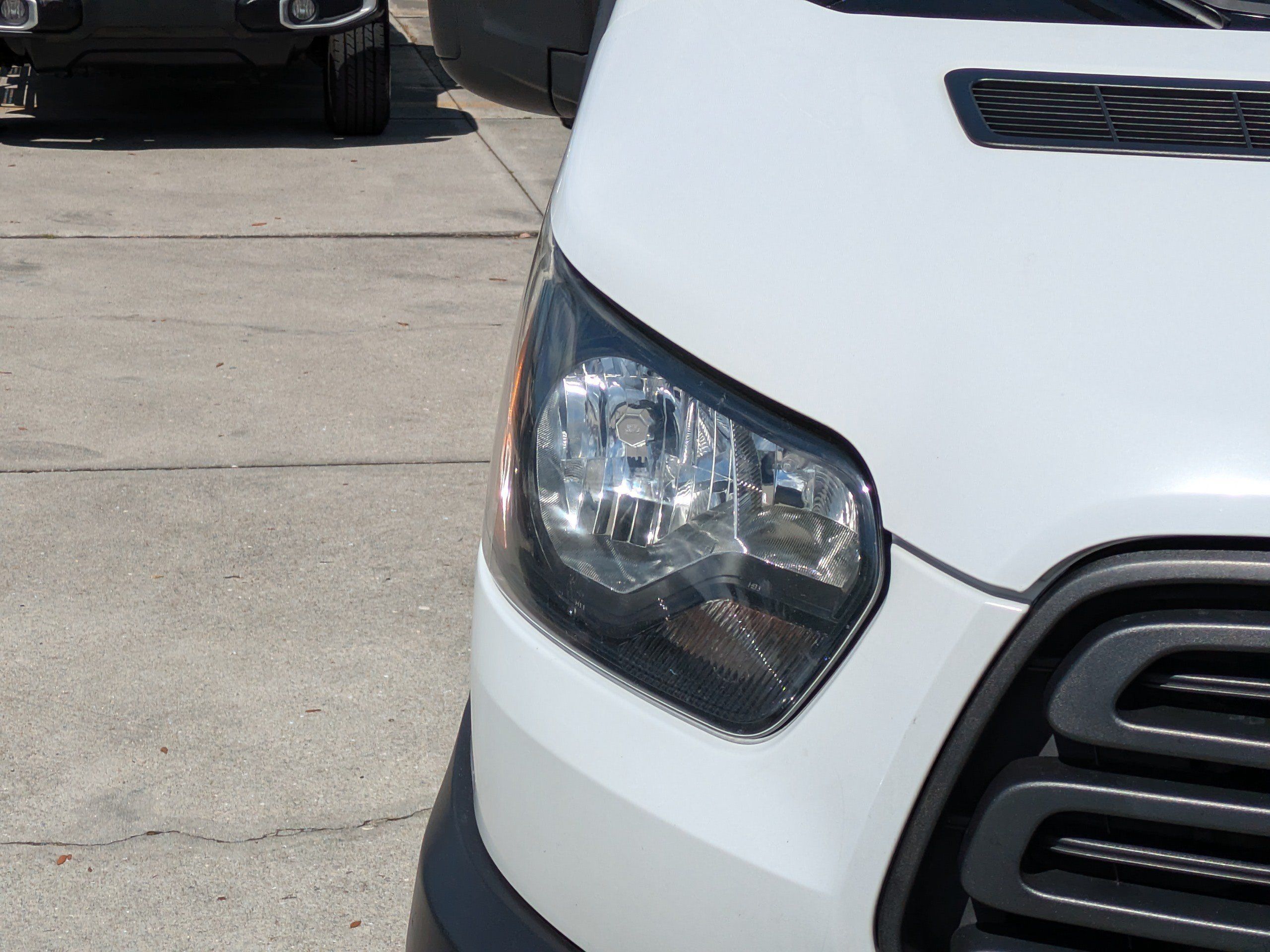 Used 2019 Ford Transit 150 XL RWD image 9