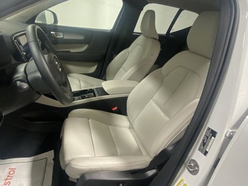 Used 2025 Volvo XC40 B5 Ultra image 11